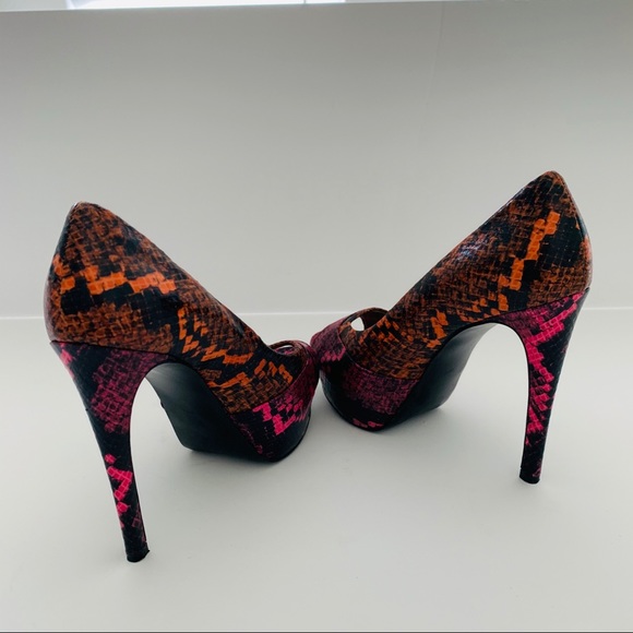 Guess women’s shoes - Picture 3 of 11